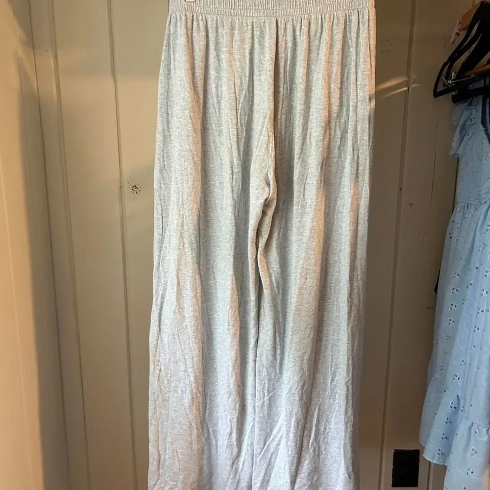 Abercrombie & Fitch gray wide leg lounge pants in size M